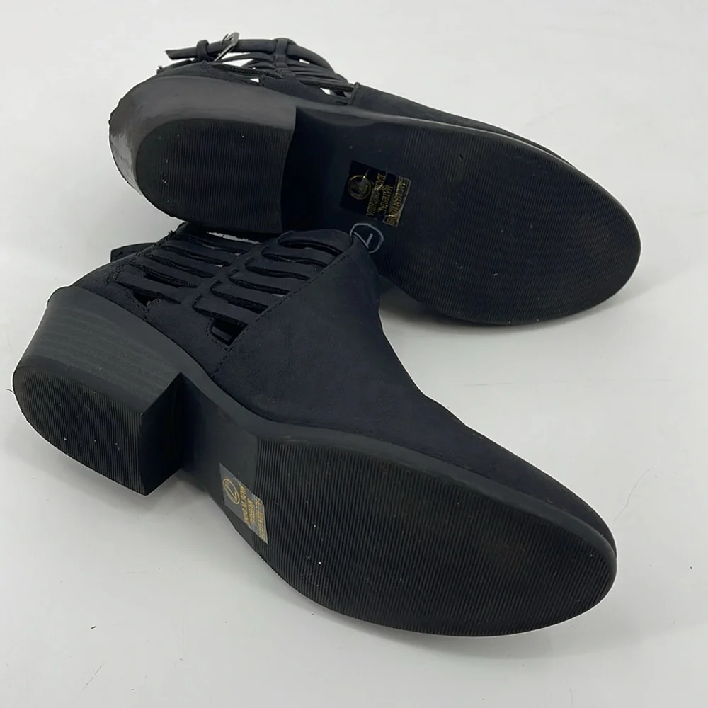 MARCOREPUBLIC WOMENS BOOTIES, SIZE 7 ,LIKE NEW PREOWNED CONDITION. BLACK